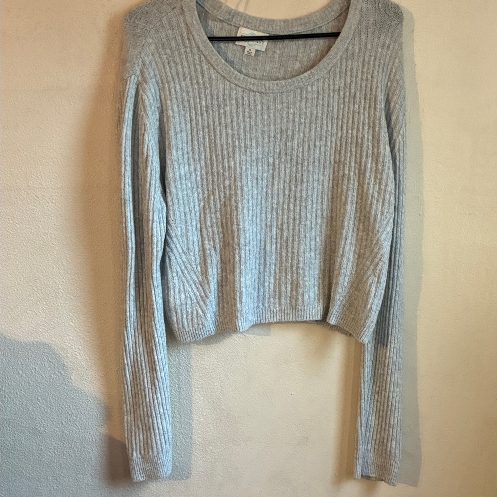 Elegant Ribbed Light Gray Sweater